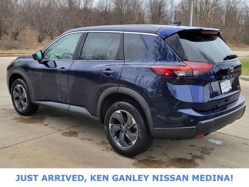 Used 2025 Nissan Rogue SV image 5