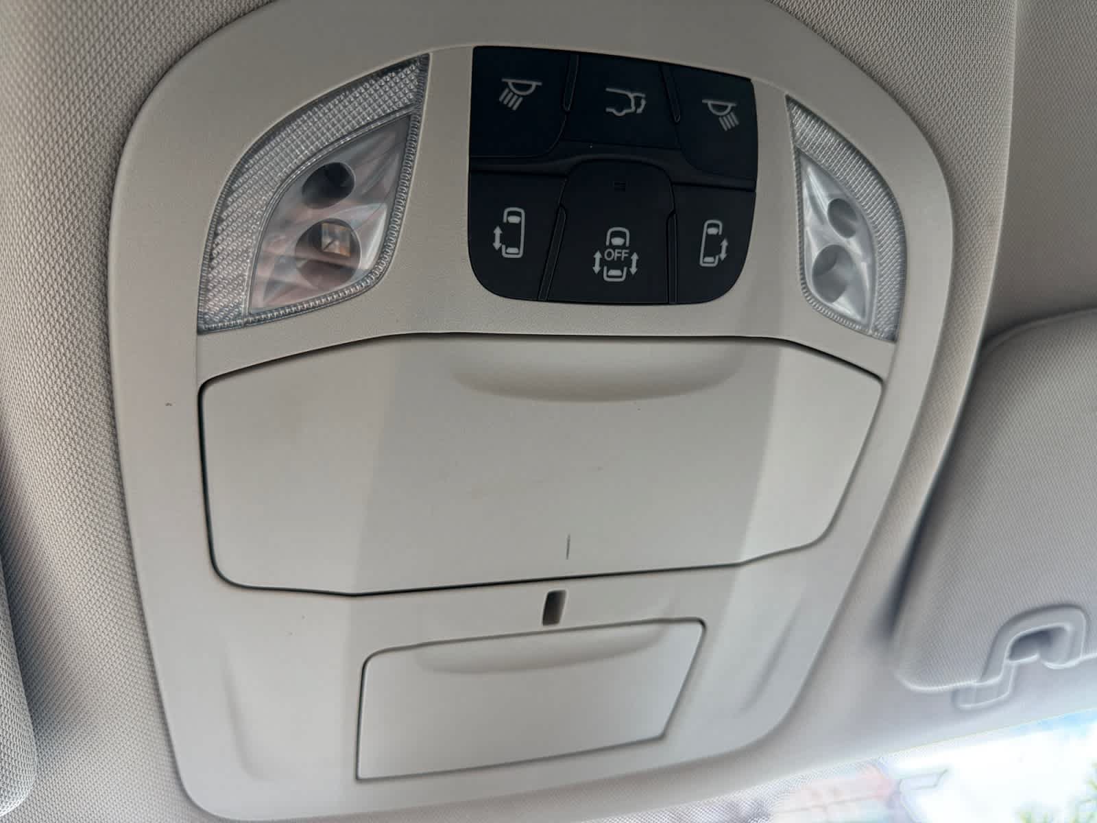 Used 2024 Chrysler Pacifica Limited FWD image 31