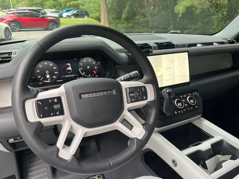 Used 2025 Land Rover Defender 110 X-Dynamic SE AWD/4WD image 6