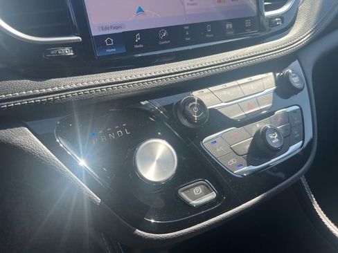 New 2026 Chrysler Pacifica Limited w/ S Appearance Package image 14