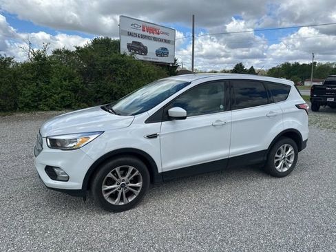 Used 2018 Ford Escape SE w/ SE Sync 3 Package FWD image 4