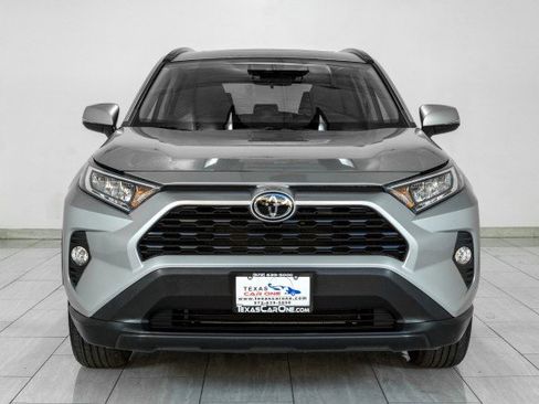 Used 2020 Toyota RAV4 XLE w/ Convenience Package AWD/4WD image 3