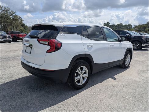 Used 2024 GMC Terrain SLE FWD image 7