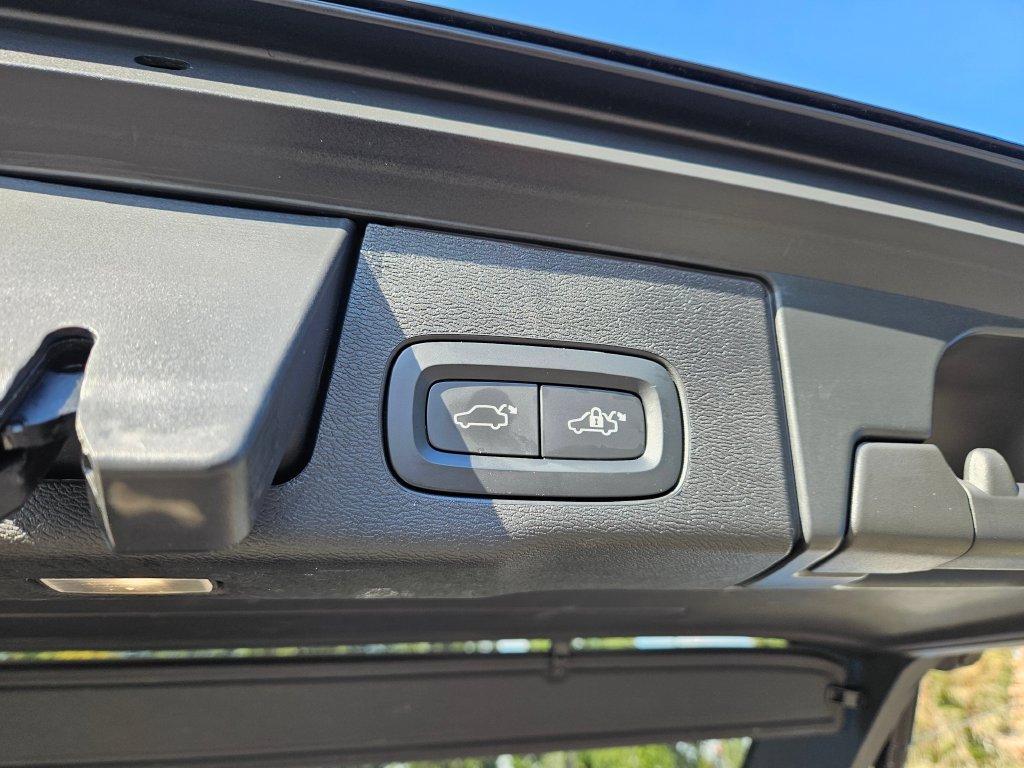 Used 2023 Volvo XC60 B5 Plus w/ Climate Package AWD/4WD image 12