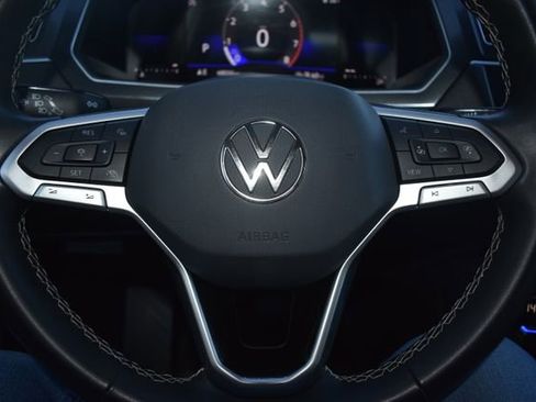 Used 2023 Volkswagen Tiguan SE image 21