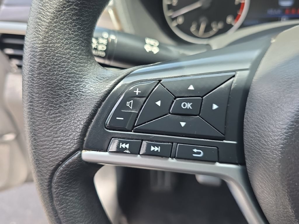 Used 2024 Nissan Altima 2.5 SV FWD image 24