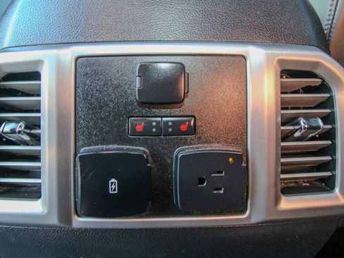 Used 2019 Ford F150 Platinum w/ Equipment Group 701A Luxury AWD/4WD image 10