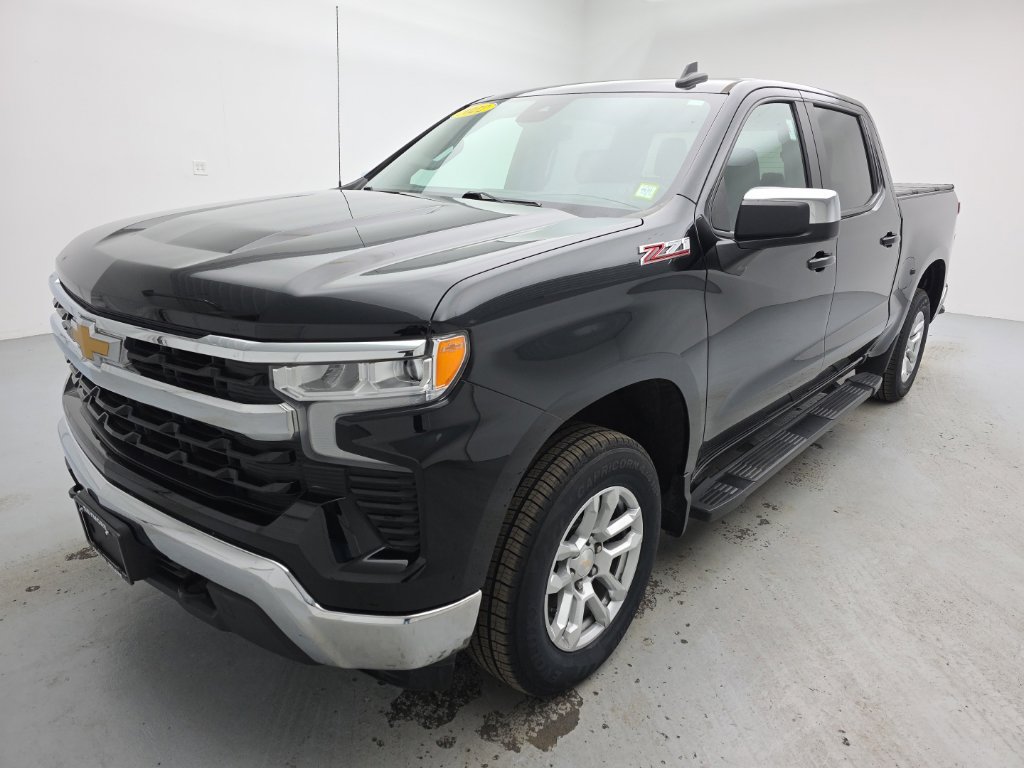 Used 2022 Chevrolet Silverado 1500 LT w/ Z71 Off-Road Package AWD/4WD image 4