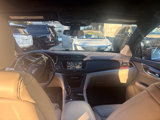Used 2018 Cadillac XT5 Luxury w/ Driver Awareness Package FWD image 18