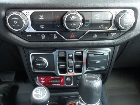 New 2025 Jeep Gladiator Willys image 16