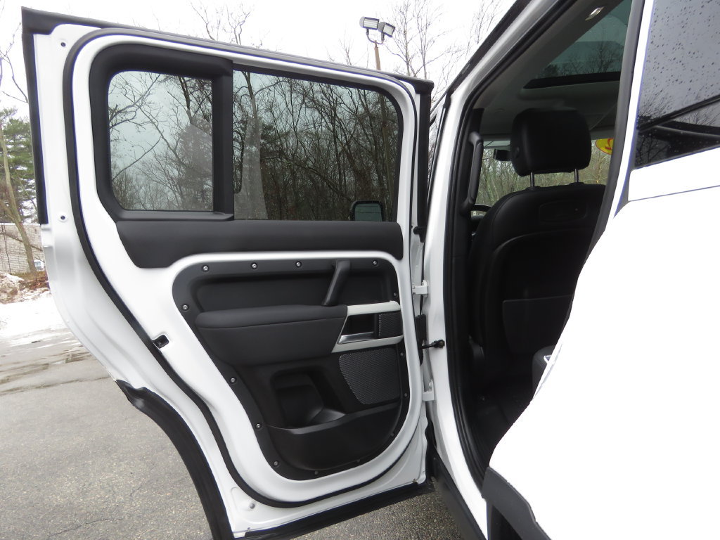 Used 2022 Land Rover Defender 110 SE AWD/4WD image 18