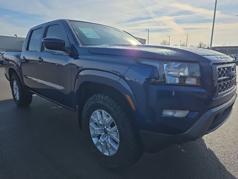 Used 2023 Nissan Frontier SV w/ SV Convenience Package image 3