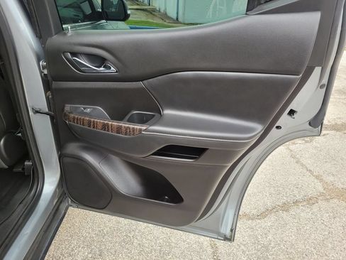Used 2023 GMC Acadia Denali w/ Denali Ultimate Package FWD image 10