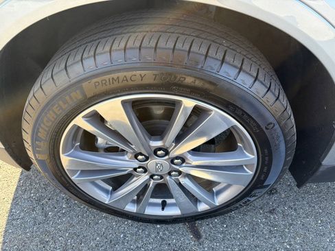 Used 2025 Cadillac XT5 Premium Luxury image 15