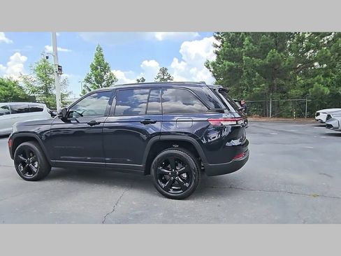 Used 2024 Jeep Grand Cherokee Limited w/ Black Appearance Package AWD/4WD image 30