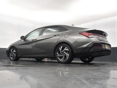 Used 2024 Hyundai Elantra Limited FWD image 12