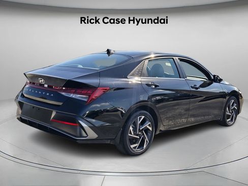 Certified 2025 Hyundai Elantra SEL image 7