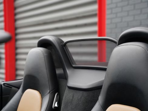 Used 2019 Porsche 718 Boxster RWD image 16