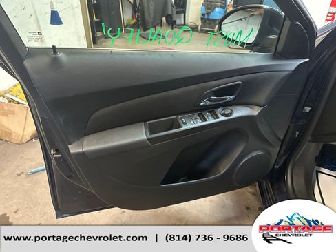 Used 2015 Chevrolet Cruze LT w/ Technology Package image 11