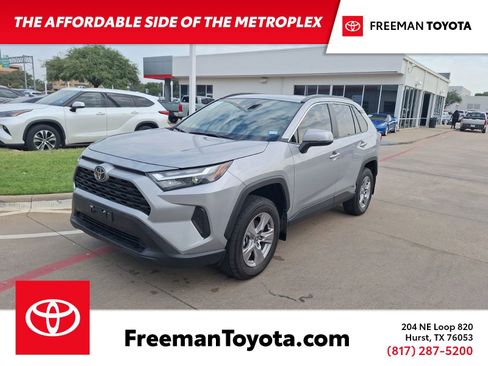 Used 2025 Toyota RAV4 XLE image 1