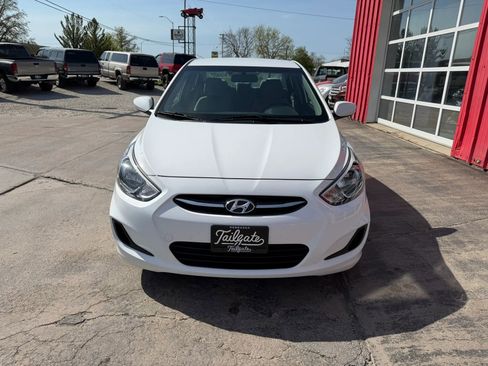 Used 2017 Hyundai Accent SE image 3