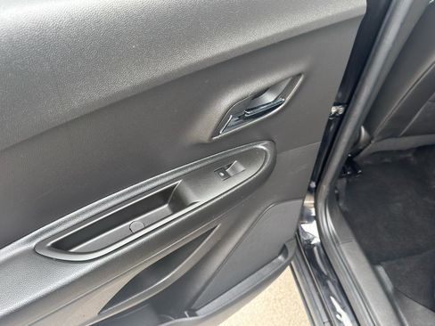 Used 2021 Chevrolet Trax LT image 37