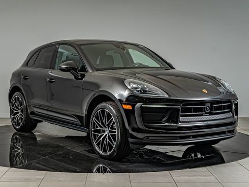 Certified 2026 Porsche Macan AWD/4WD image 10