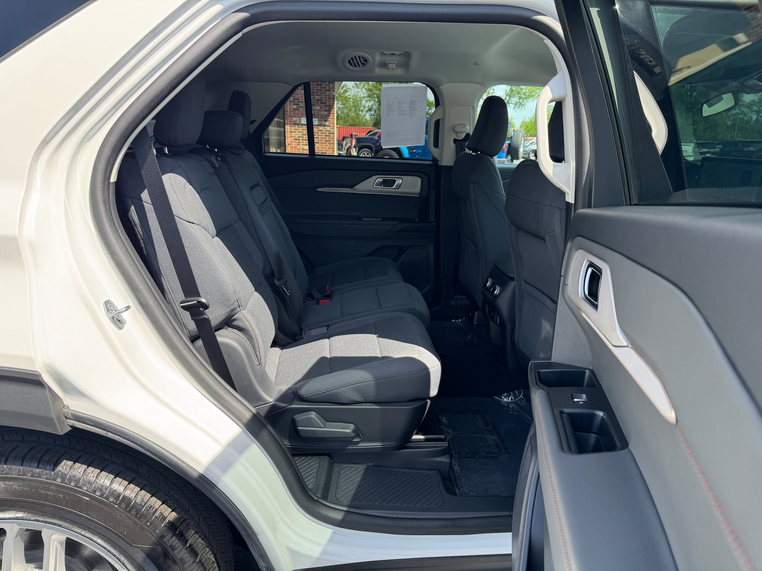 Used 2025 Ford Explorer Active RWD image 15