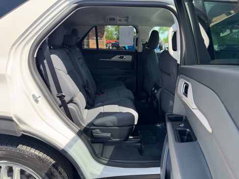 Used 2025 Ford Explorer Active image 15