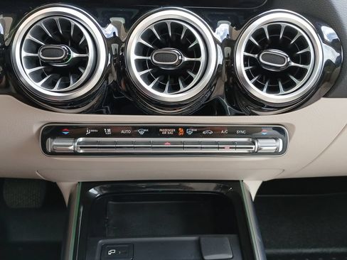 Used 2022 Mercedes-Benz GLA 250 4MATIC image 36