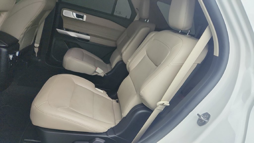 Used 2022 Ford Explorer Limited w/ Limited Technology Package RWD image 25