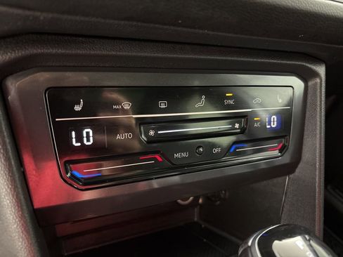 Used 2023 Volkswagen Tiguan SE R-Line image 34