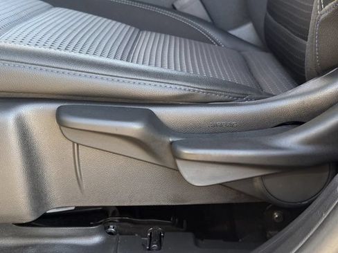 Used 2025 Chevrolet Trax LT FWD image 28