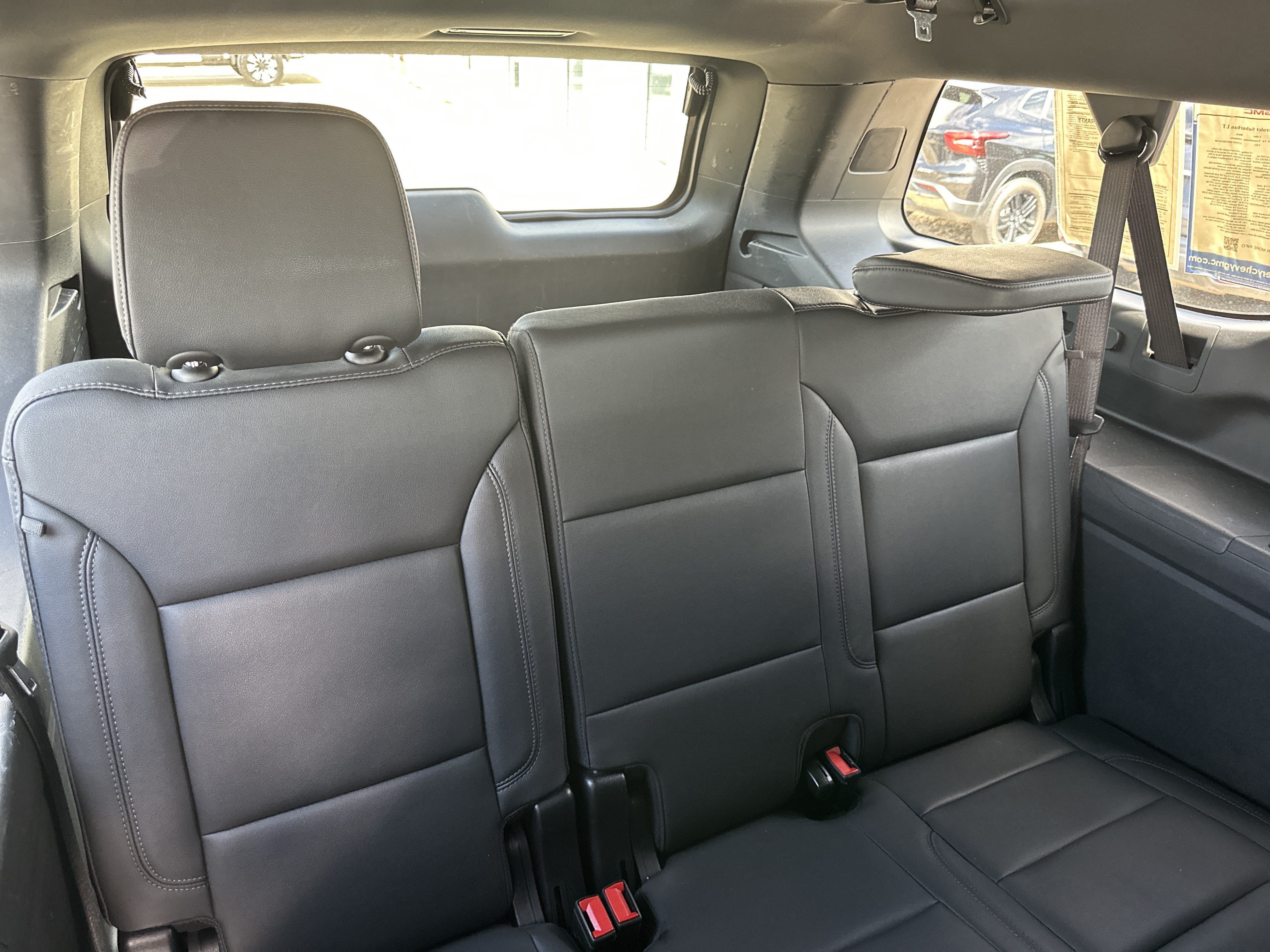 Certified 2025 Chevrolet Suburban LT RWD image 18