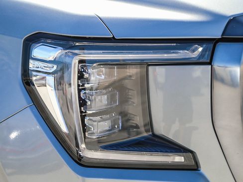 Used 2024 GMC Yukon AT4 w/ AT4 Premium Package AWD/4WD image 8