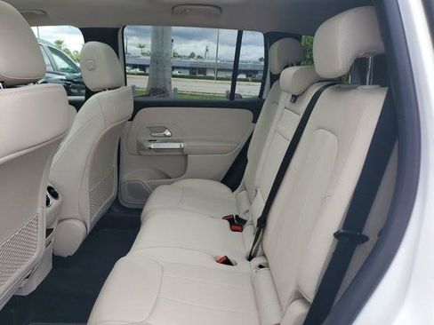 Used 2023 Mercedes-Benz GLB 250 w/ Premium Package image 20