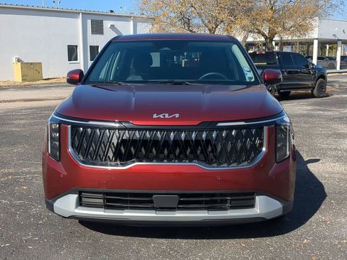 Used 2025 Kia Carnival image 8