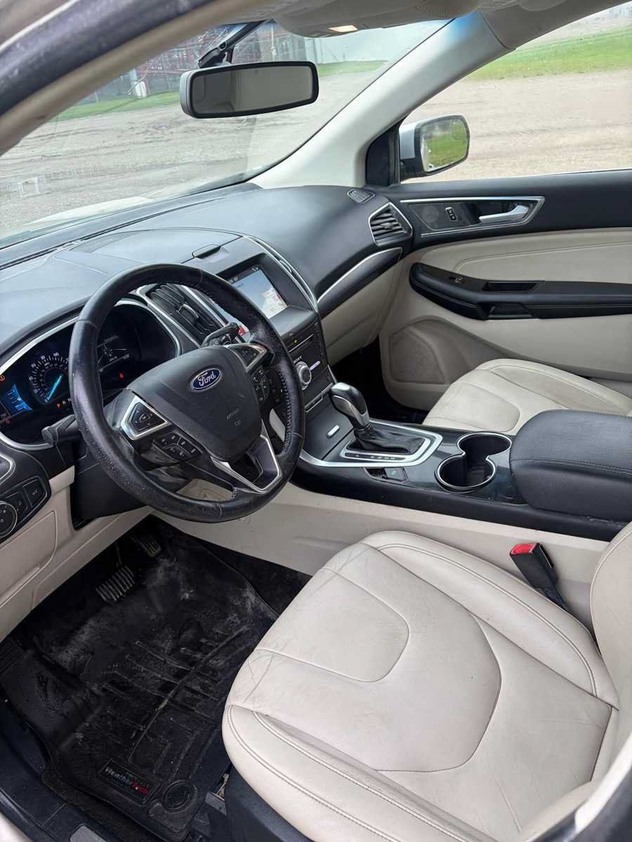 Used 2018 Ford Edge Titanium w/ Technology Package FWD image 11