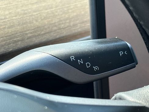 Used 2022 Tesla Model Y Performance image 21