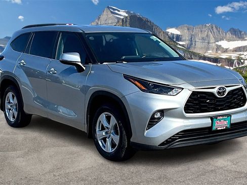 Used 2024 Toyota Highlander LE image 12