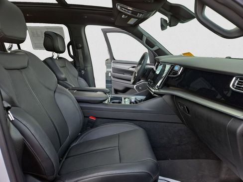 Used 2024 Jeep Wagoneer Series II image 17