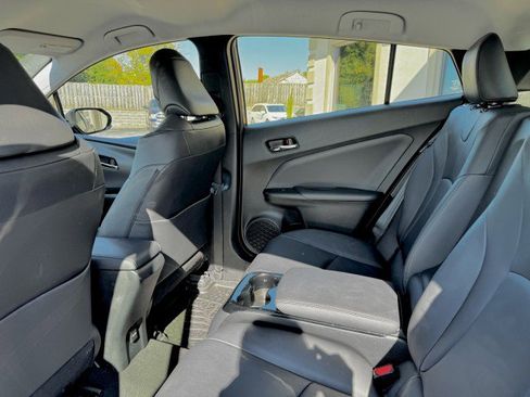 Used 2018 Toyota Prius Prime Premium image 7