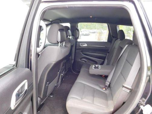 Used 2021 Jeep Grand Cherokee Laredo AWD/4WD image 13
