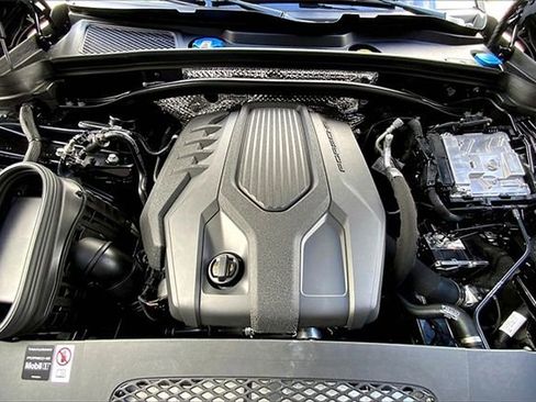 Certified 2026 Porsche Macan image 39