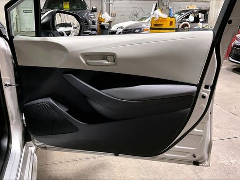 Used 2025 Toyota Corolla LE w/ Convenience Package image 24