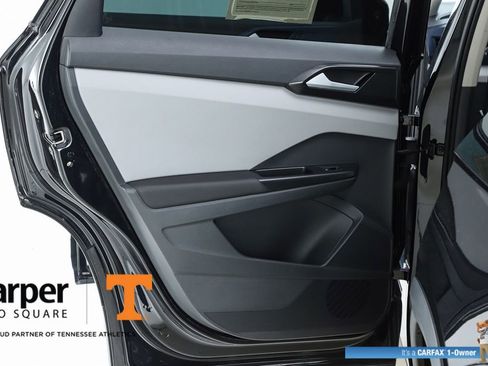Used 2023 Volkswagen Taos SE w/ Panoramic Sunroof Package FWD image 55
