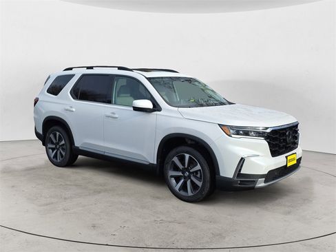 New 2025 Honda Pilot Touring image 7