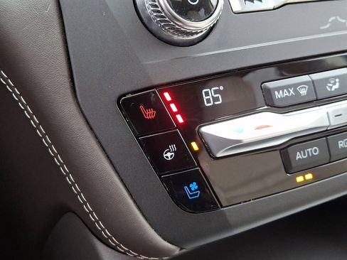 Used 2020 Ford Explorer Platinum w/ Premium Technology Package image 31