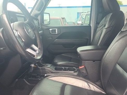 Used 2020 Jeep Gladiator Overland AWD/4WD image 8