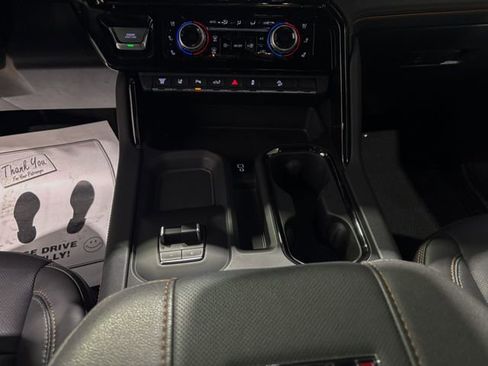 Used 2025 GMC Sierra 2500 AT4 w/ AT4 Preferred Package image 16